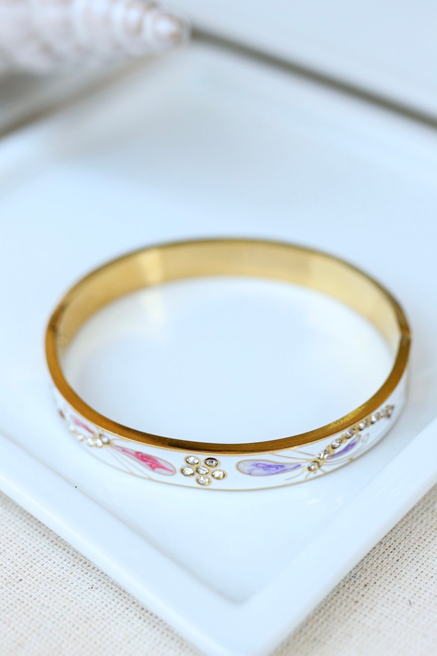 Dragonfly Elegance Beyaz Mineli Kelepçe Bilezik