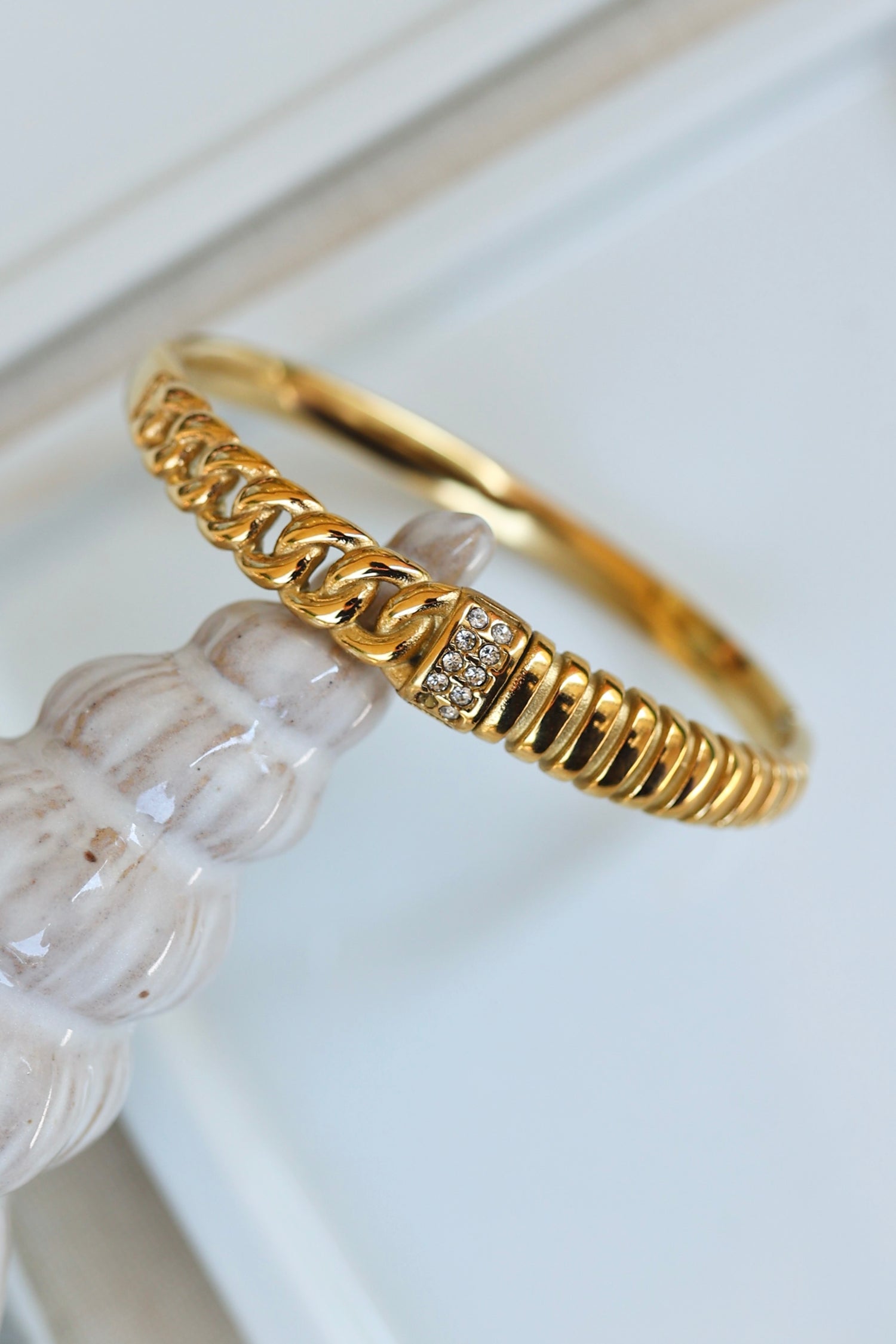 Golden Twist Luxe Kelepçe Bilezik