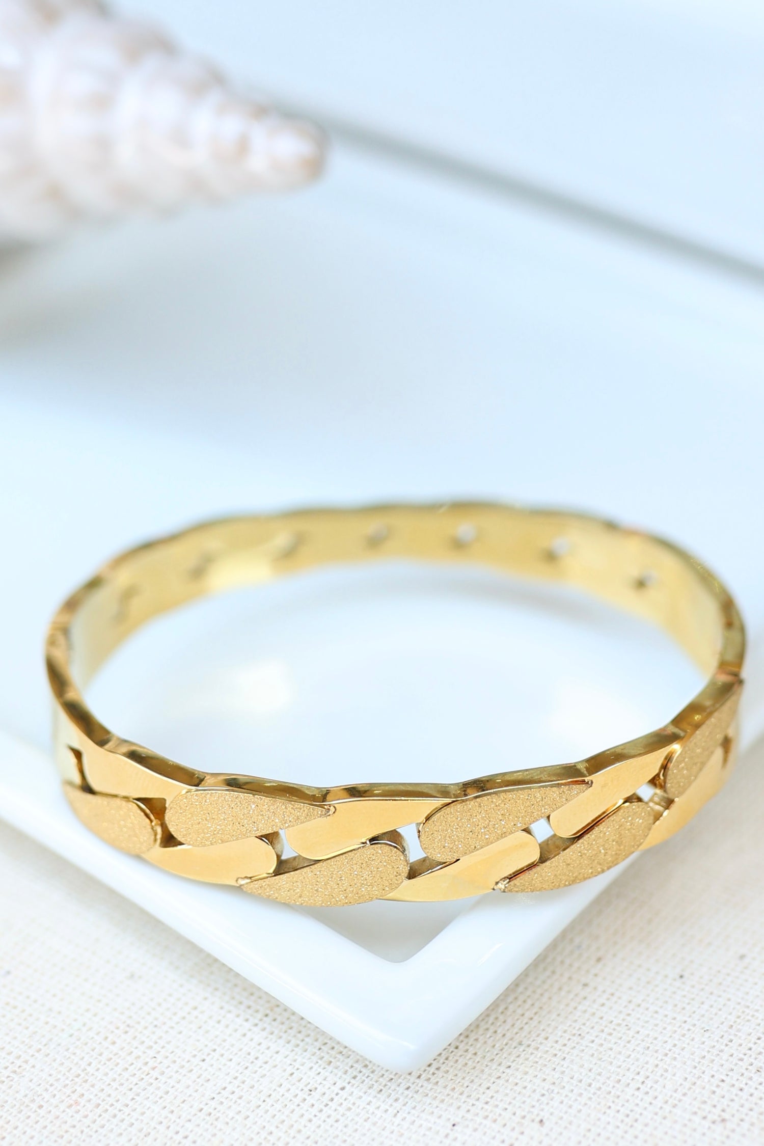 Golden Texture Chain Kelepçe