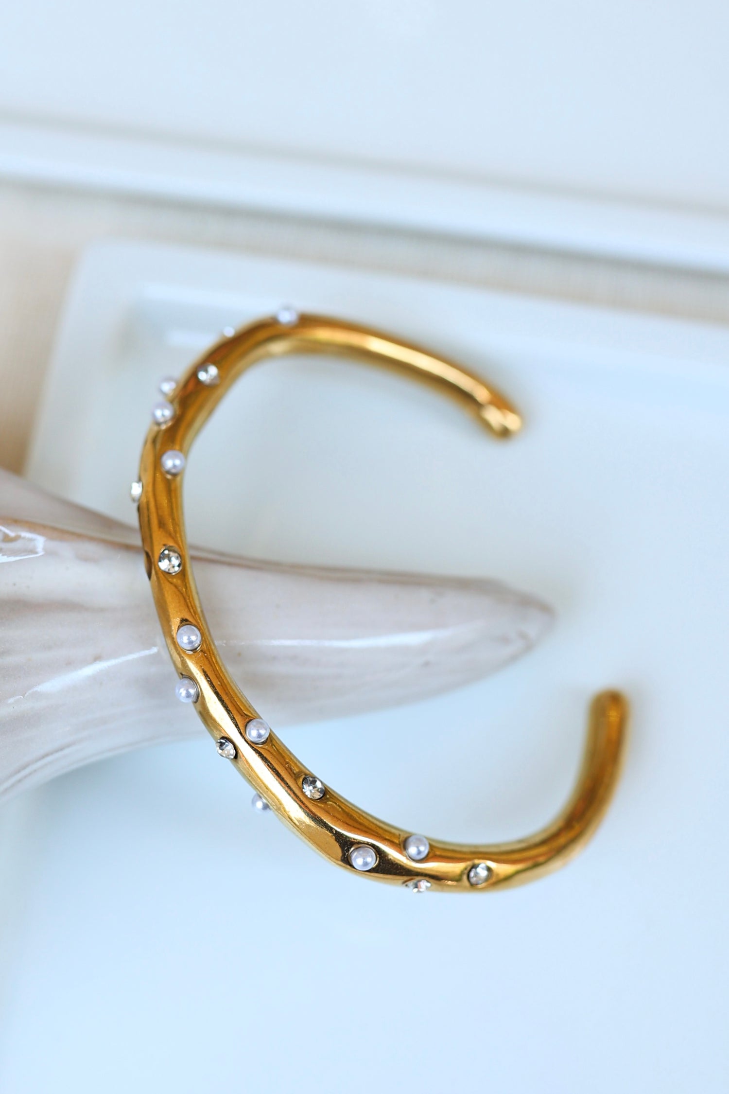 Golden Pearl Dot Açık Uçlu Bilezik